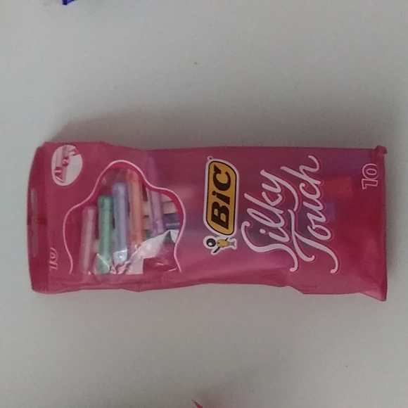 Bic Silky Touch Women's Razor 10 Pack/Razor - Picture 1 of 3